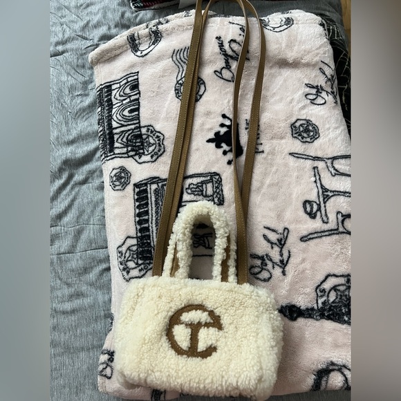 UGG x telfar Small Bag - Picture 2 of 8